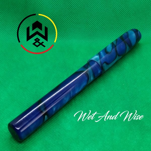 wet and wise fountain pen dark blue galaxy